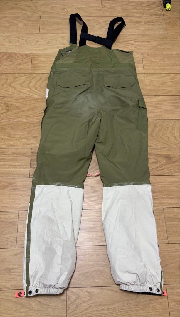 Burtonスノーボードウェア (オリーブグリーン/ホワイト)