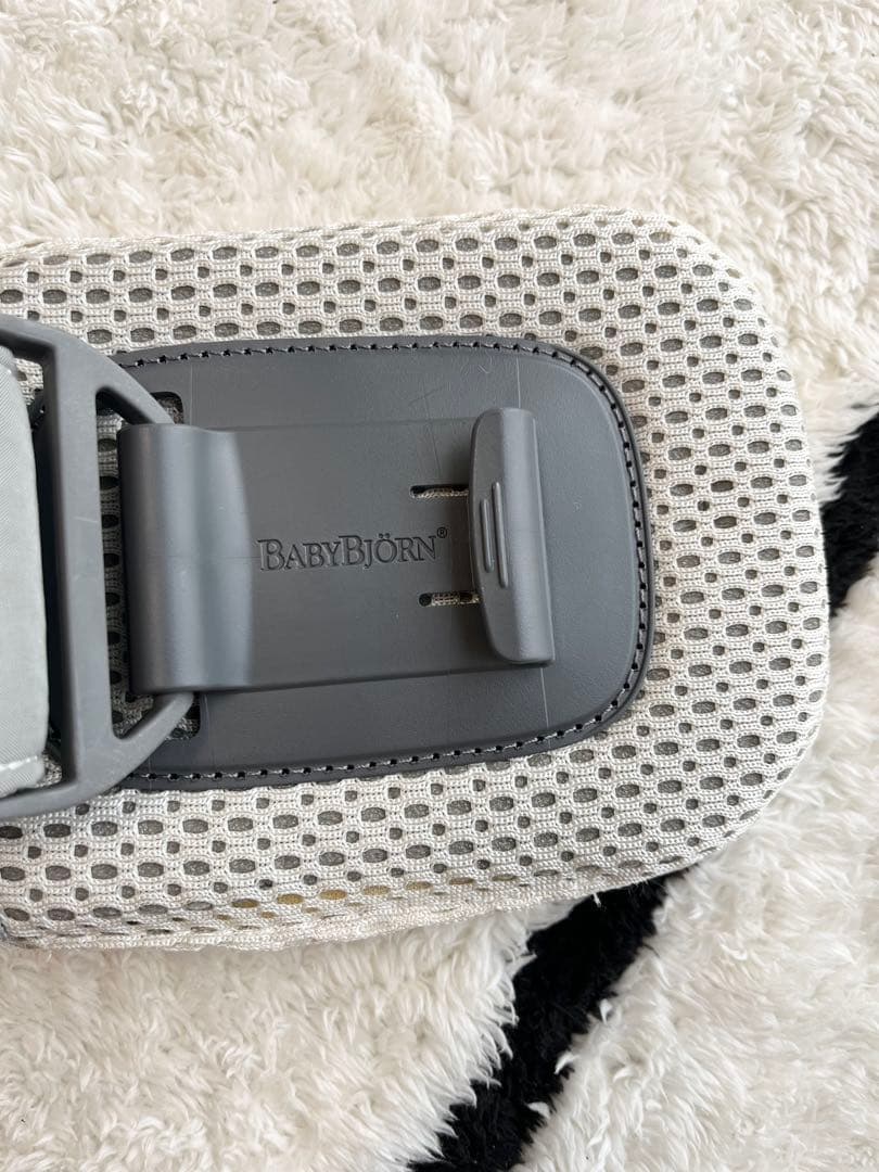 ベビービョルン　抱っこ紐　ハーモニー　クリーム