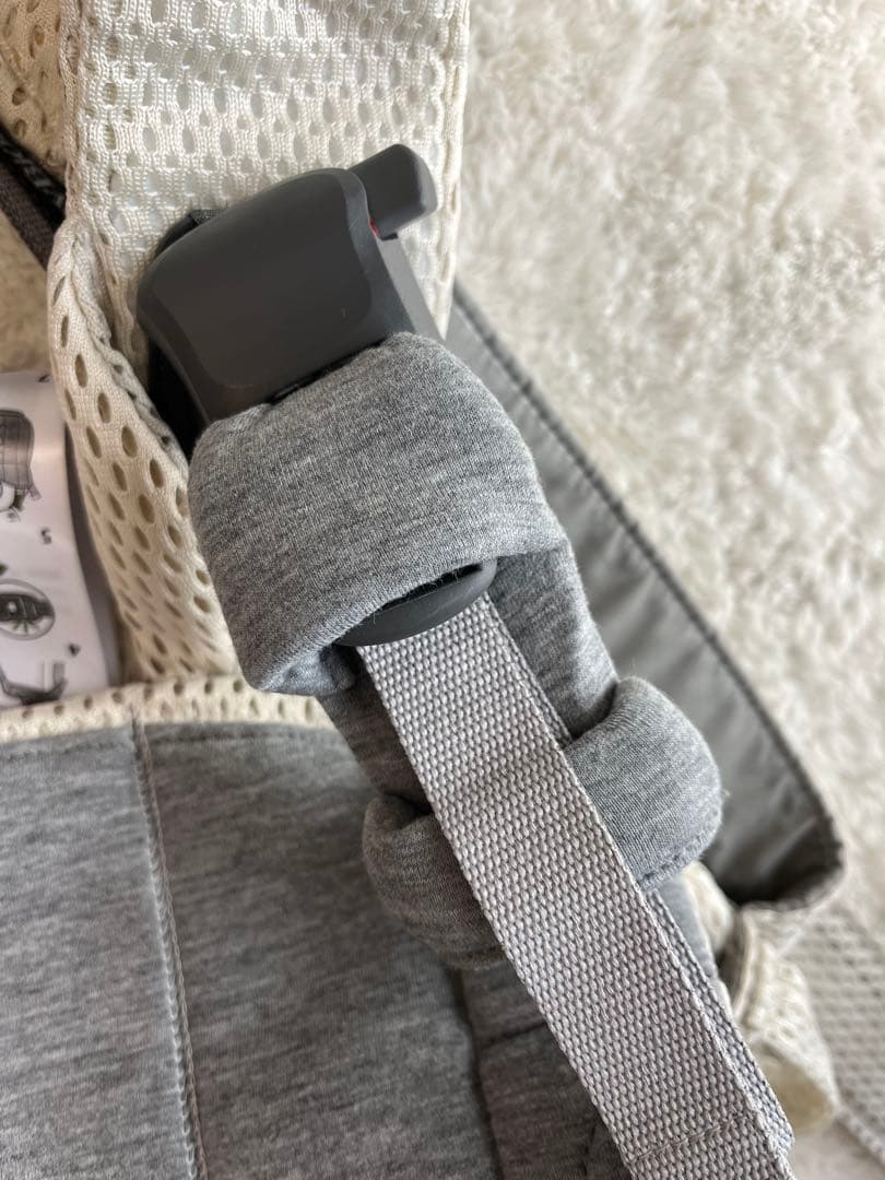 ベビービョルン　抱っこ紐　ハーモニー　クリーム