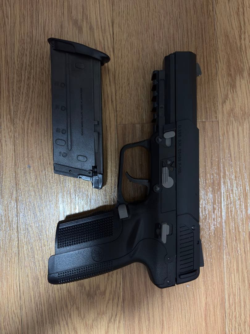 東京マルイ　FN5-7　ほぼ新しい　ガスガン　ハンドガン　エアソフト