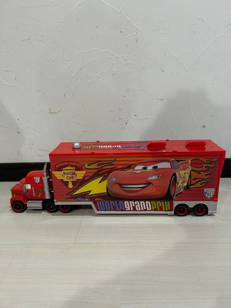 マックトレーラー＆カーズ ミニカー10台セット　ディズニーストア限定