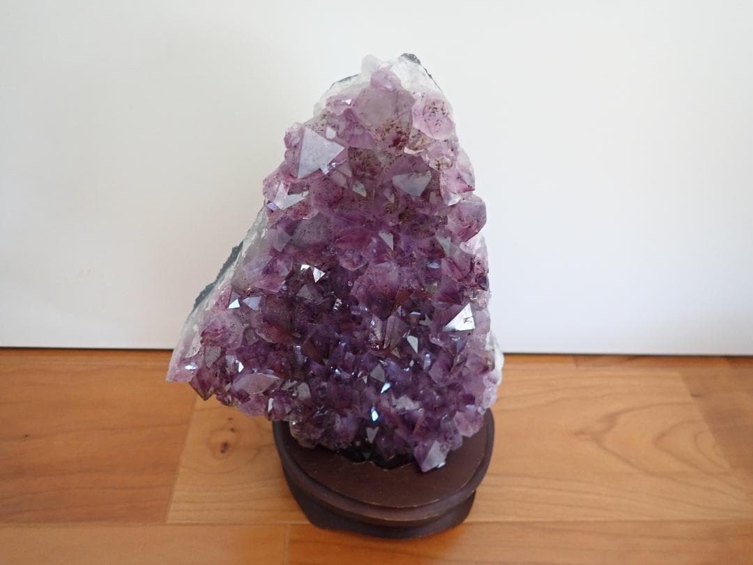 特価 愛の守護石 恋愛成就 ヒマラヤアメジスト原石1,8kg 一点物　台座付き