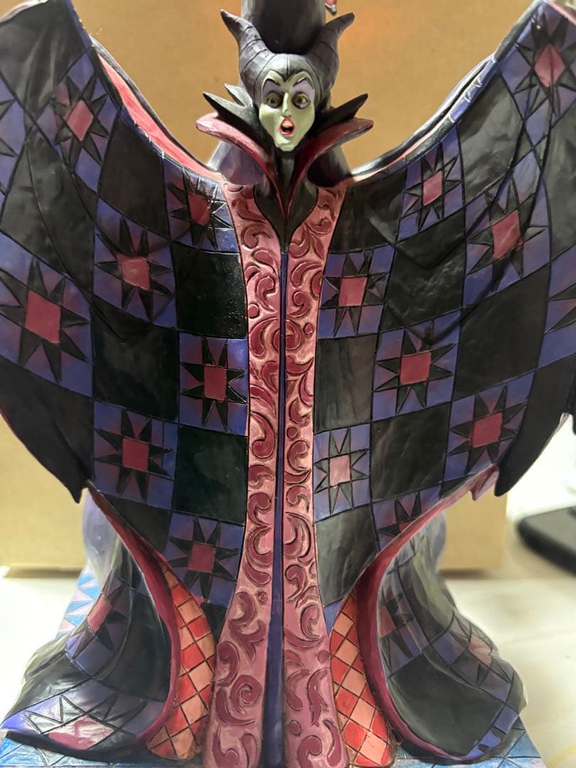 マレフィセント ドラゴンライト　ヴィランズ　置物