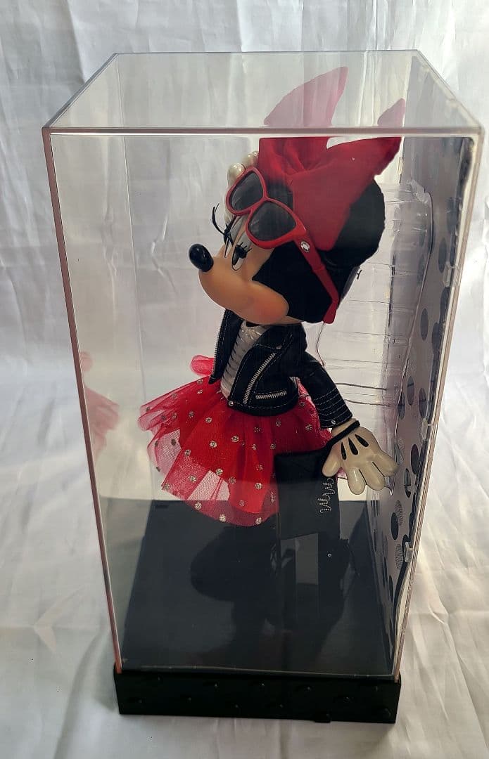 ミニーシグネチャードール Minnie Mouse Signature