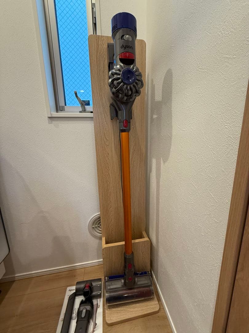 ダイソンSV10（V8シリーズ）、コードレススティッククリーナー 本体