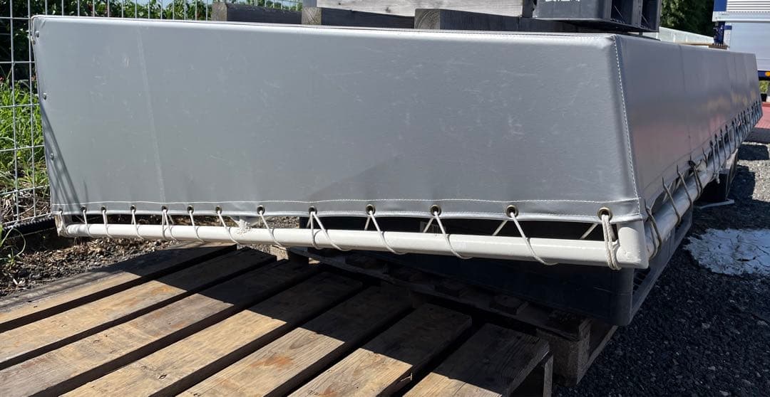 プレハブ　仮設　軒先テント