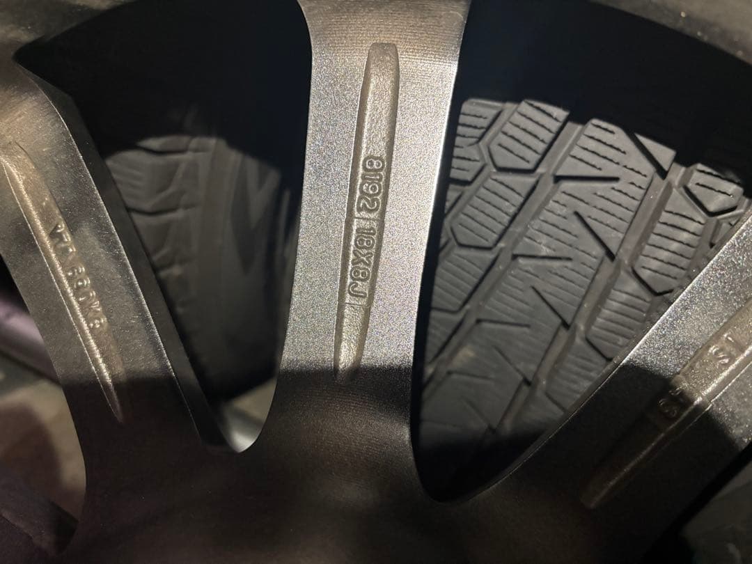 18インチ　スタッドレス　タイヤ　アルミ225/60R18 ハリアー80