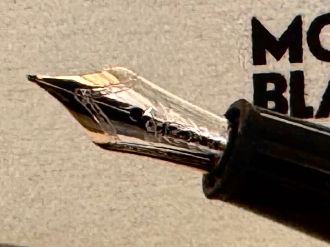 【新品未使用】モンブランローズゴールドコートマイスターシュテュック145 万年筆