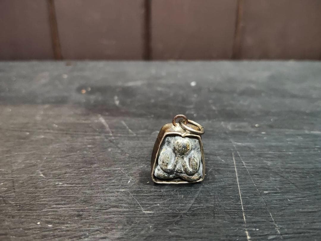 タイのお守り　プラピッター　魔除け　災難除け（小）