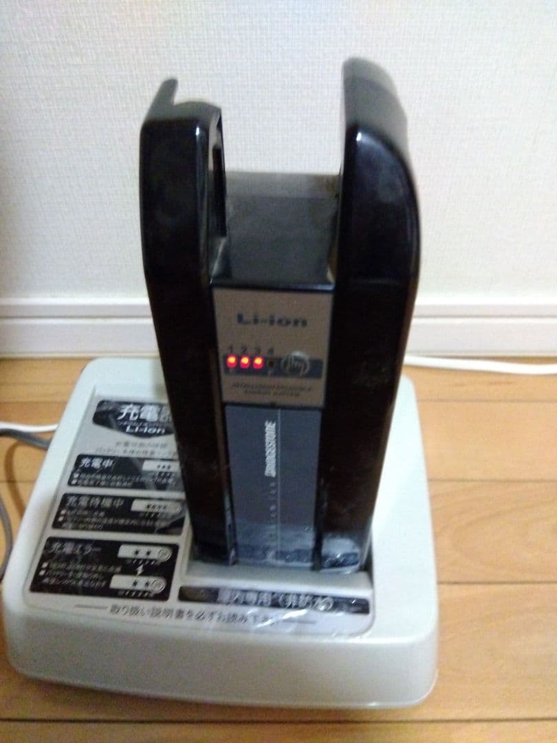 ブリヂストン電動自転車用ヤマハ製バッテリーと充電器 X83-33 X54-02