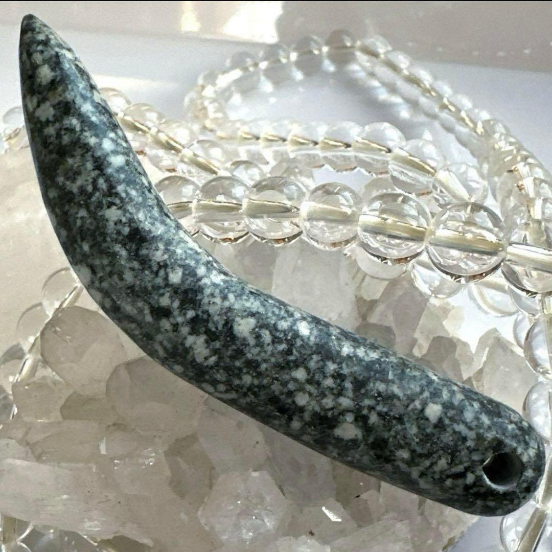 遠野の霊石　牙型　獣型　牙勾玉　高波動　ハンドメイド　7.8cm大