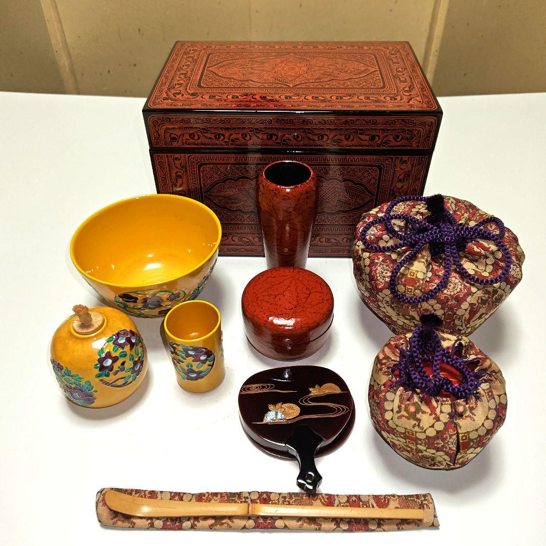 茶道具　筋膜唐草文茶箱