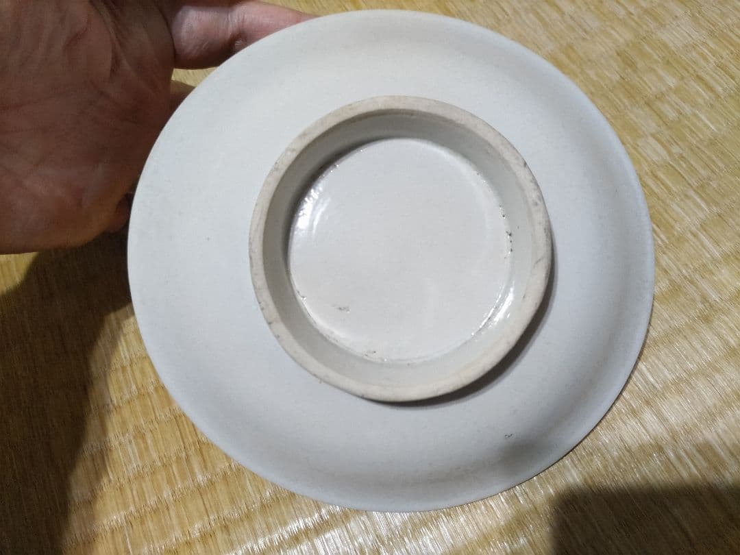李朝　官窯？　白磁　皿（径16.8～17.1㎝）