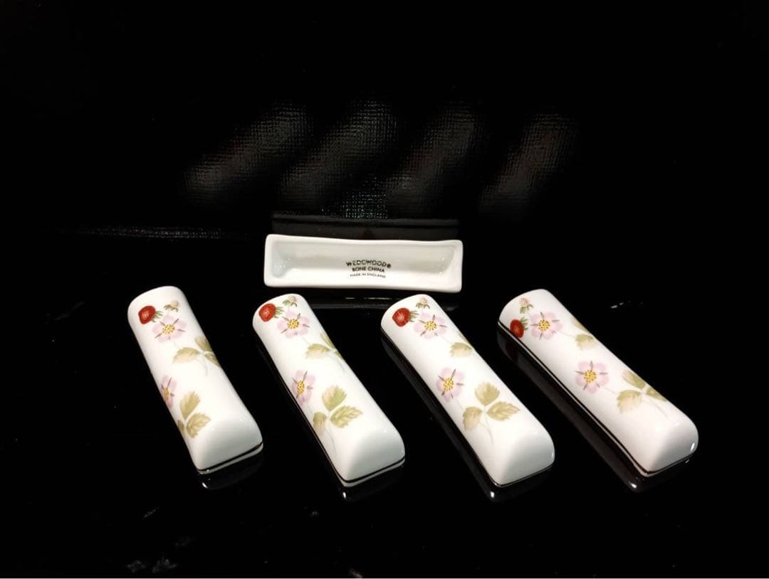 ウエッジウッド　ワイルドストロベリー　箸置き