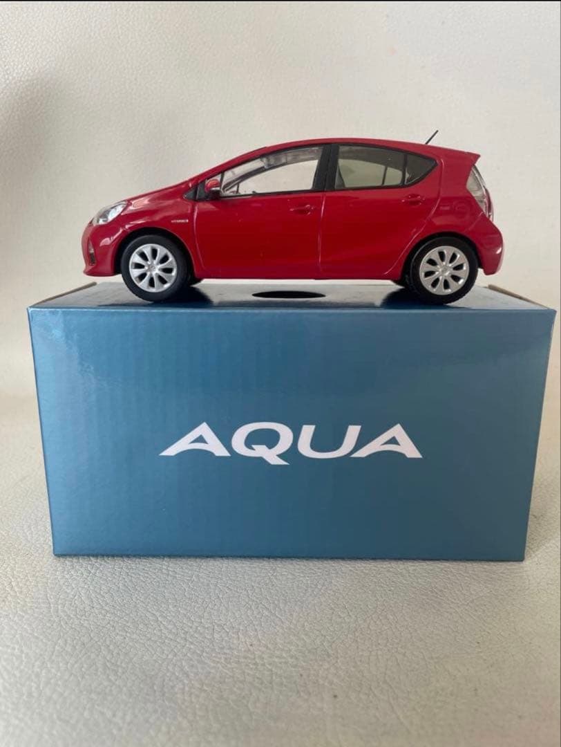 トヨタ アクア NHP10 前期ミニカー ⑥ 3P0 スーパーレッドⅤ 非売品