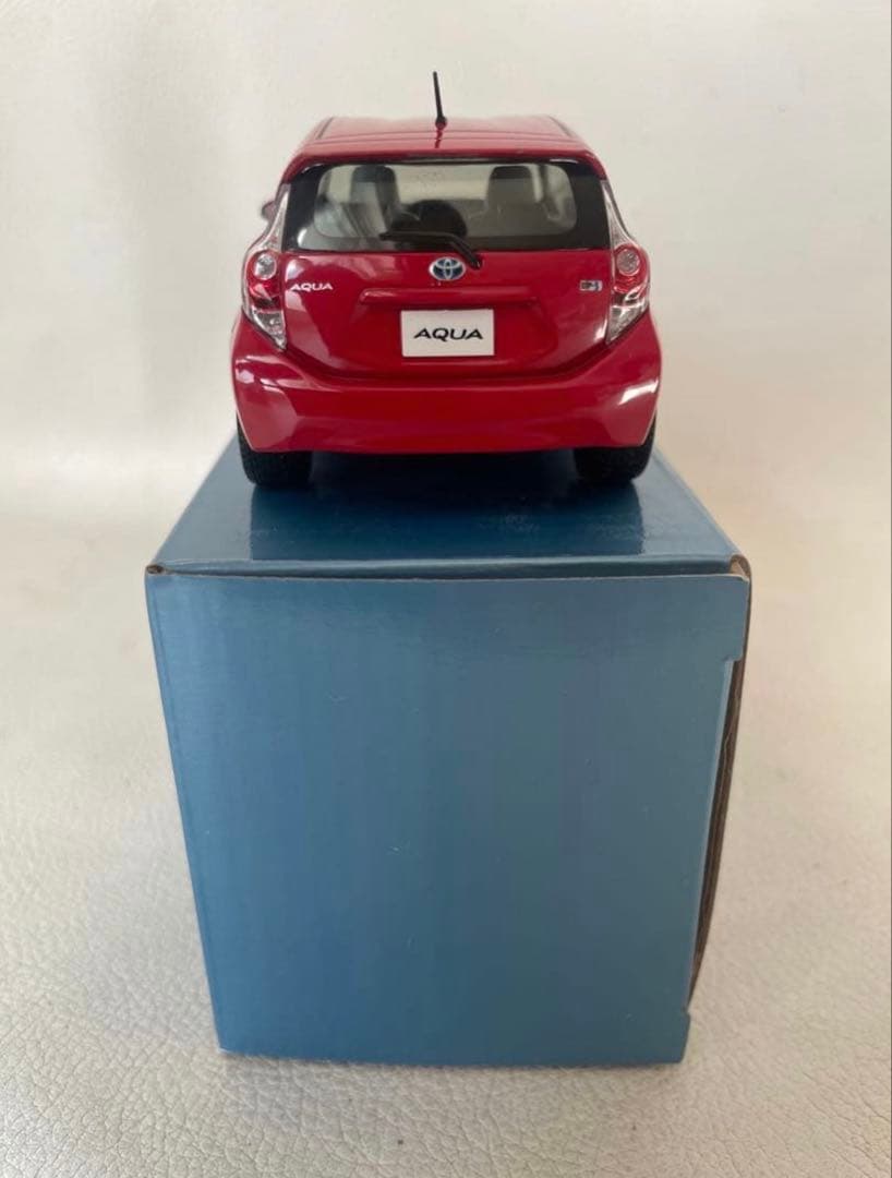 トヨタ アクア NHP10 前期ミニカー ⑥ 3P0 スーパーレッドⅤ 非売品
