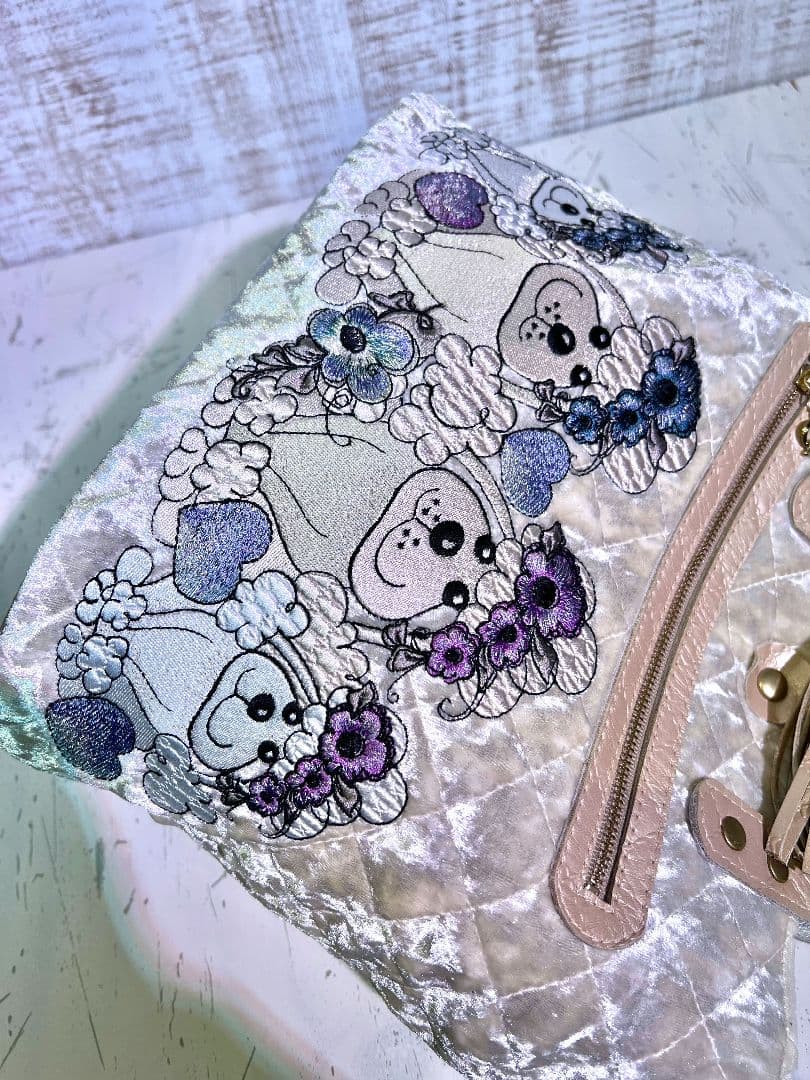 いたちページです。ロラライハリス♡刺繍の楕円底バッグ♡バッグのみ