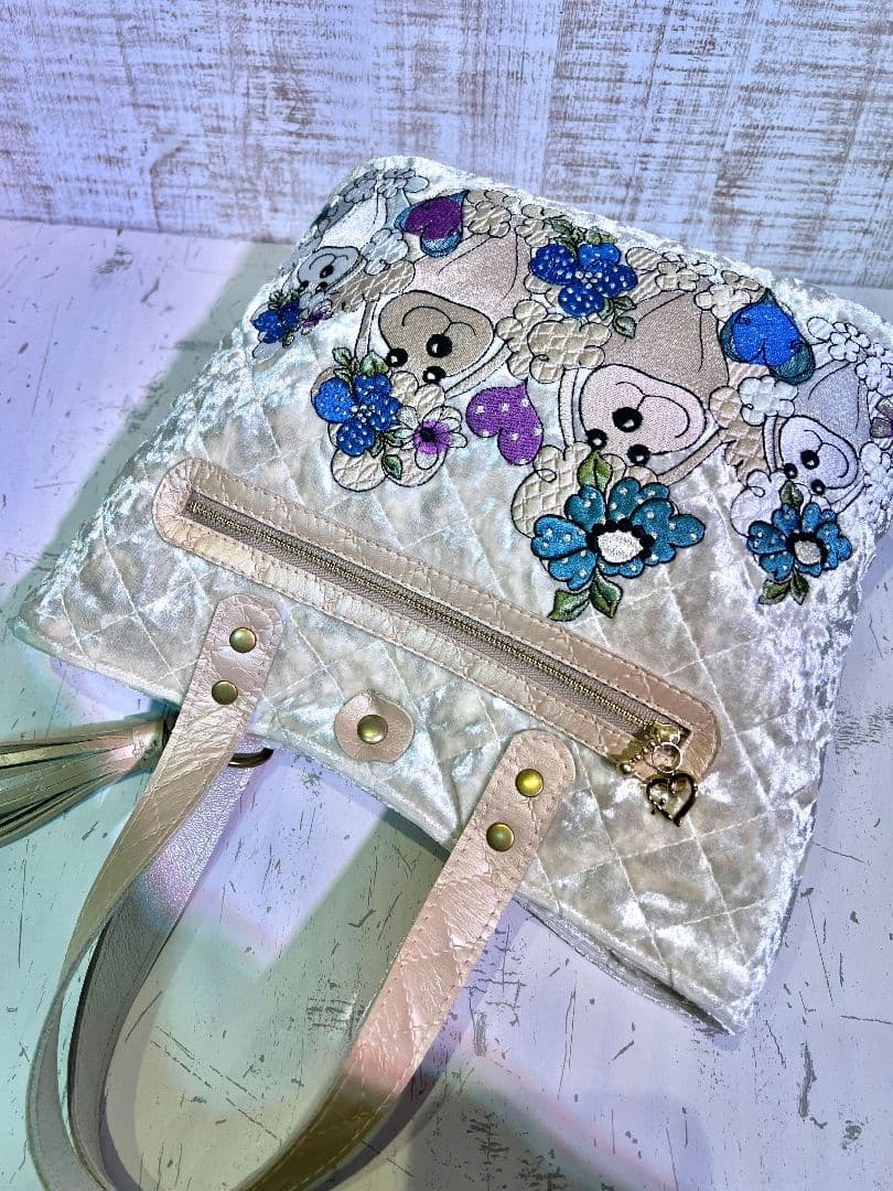 いたちページです。ロラライハリス♡刺繍の楕円底バッグ♡バッグのみ