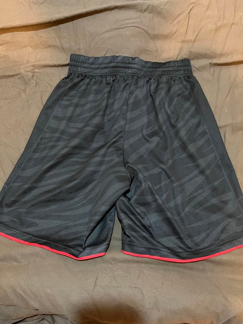 Mizuno バスケットボールパンツ ブラック/レッド