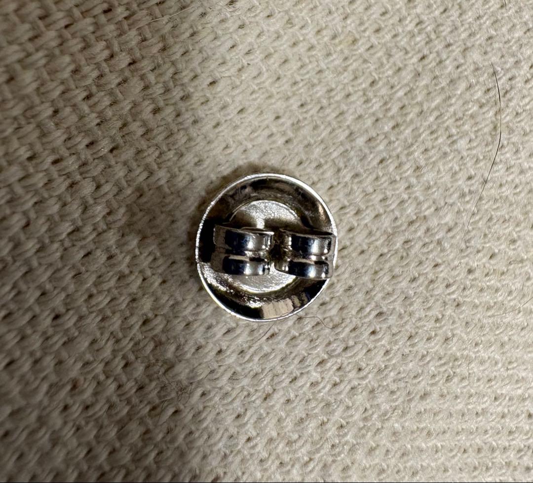 PRADA ロゴ ピアス 片耳のみ