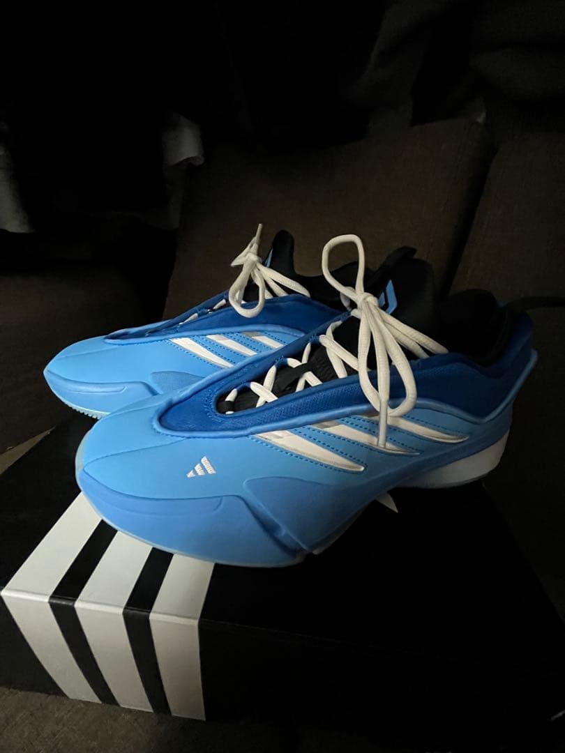 アディダス バスケットボールシューズ 青