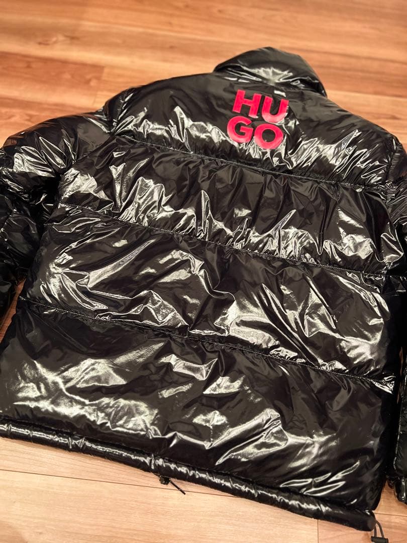 【美品】HUGO 光沢のあるブラックのパファーダウンジャケット　メンズ