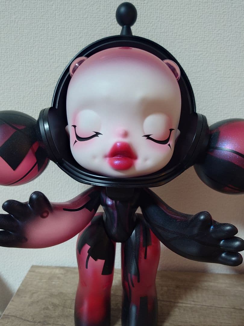 MEGA α SKULLPANDA 400% Red Crystal