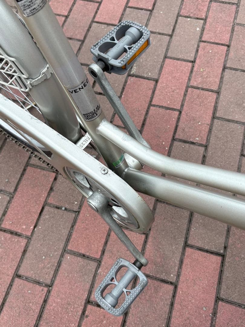 Rik☆さん専用 前籠付きAR変速付きシルバー 軽快車(26㌅)配達共に可能