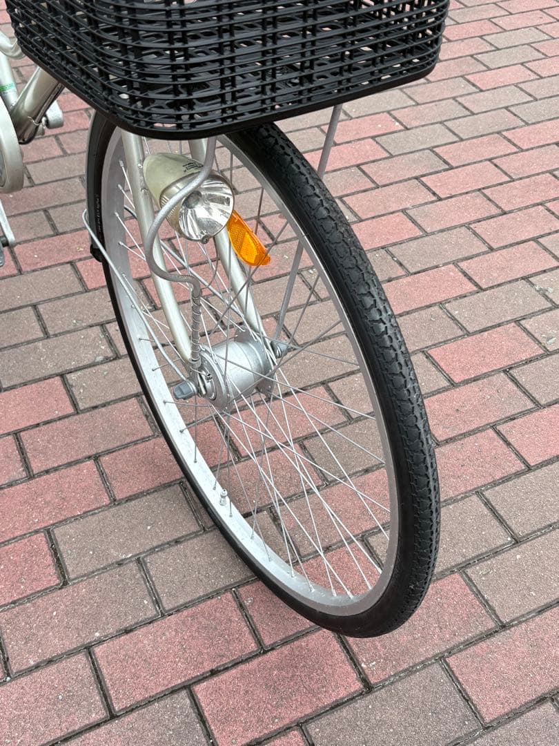 Rik☆さん専用 前籠付きAR変速付きシルバー 軽快車(26㌅)配達共に可能