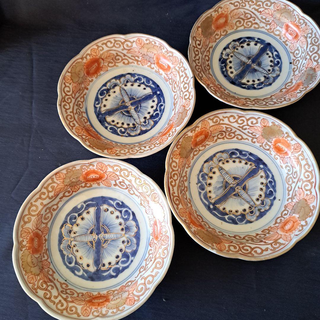 金彩の「花唐草」と向き合ってる「蝶」！古伊万里 皿 4客セット 骨董アンティーク