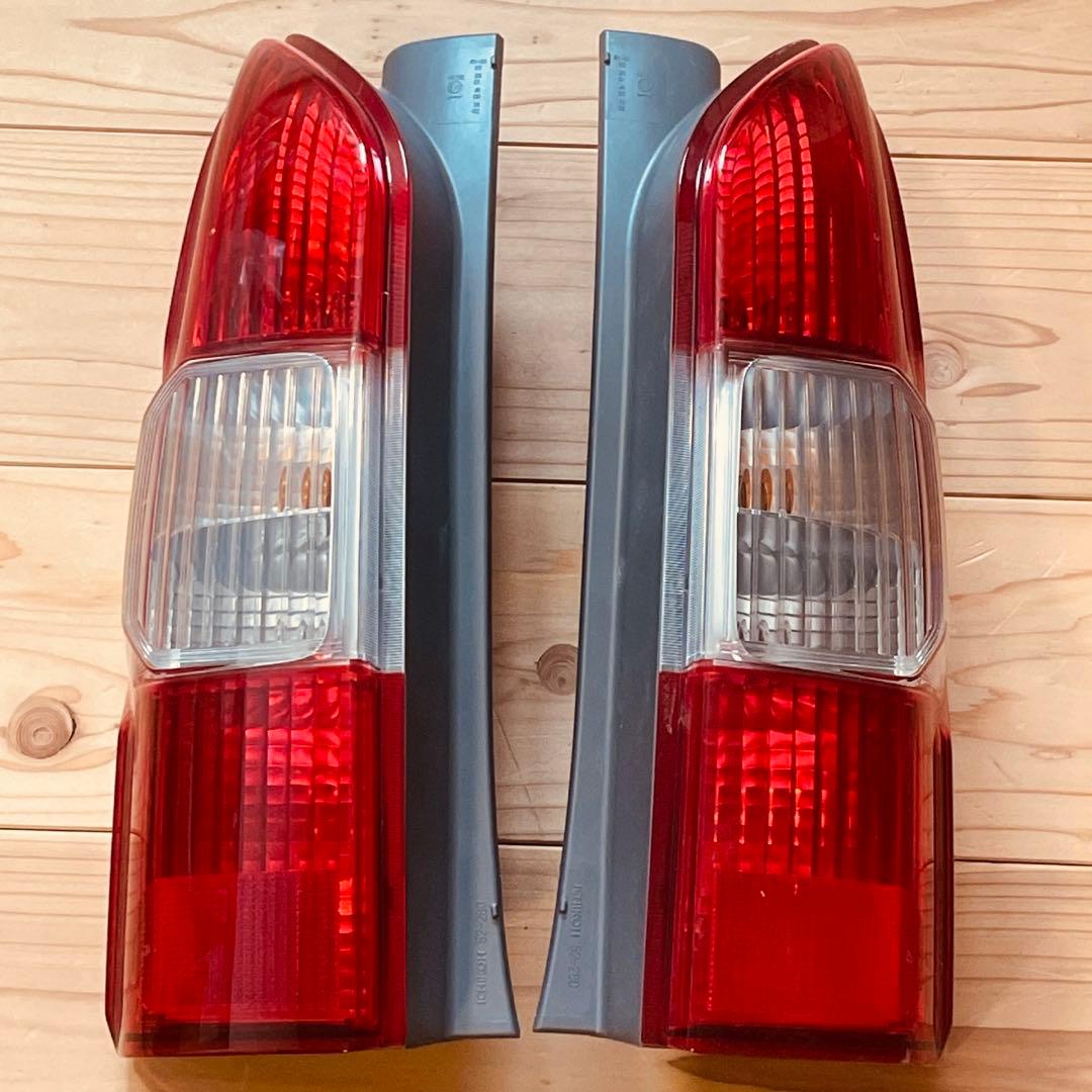 【美品】2025年モデル　トヨタ プロボックス160系　純正テールランプ