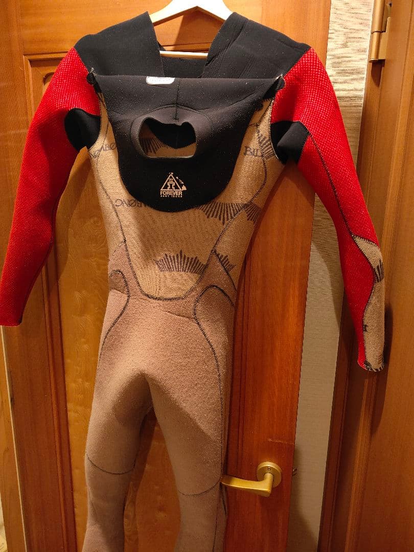 【美品】BILLABONG　正規品　高級ウエットスーツ　セミドライ　ノンジップ