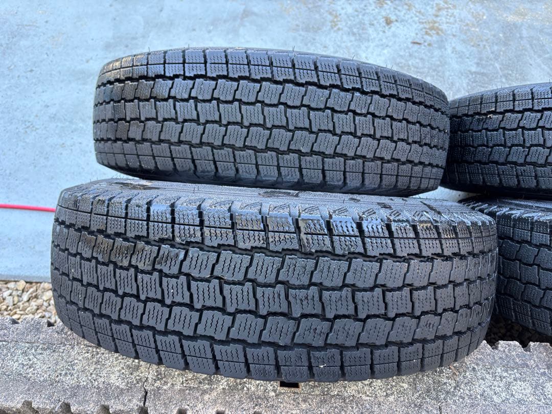 スタッドレスタイヤ 195/80R15 4本セット