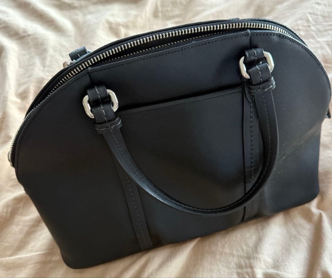 Coach コーチ　ブラック　レザー　バッグ　です♪