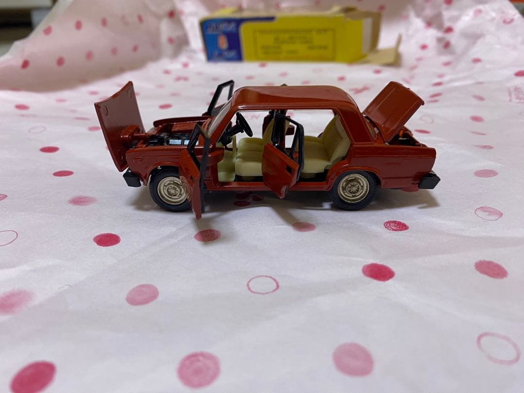 旧ソ連 ソビエト製 ミニカー LADA ラーダ VAZ-2105 1/43