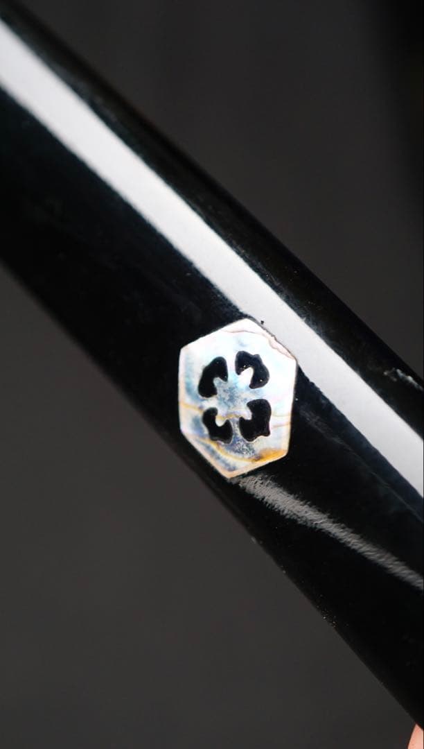 模造刀　青貝　特徴のある日本刀　居合刀　刀掛け付き　螺鈿