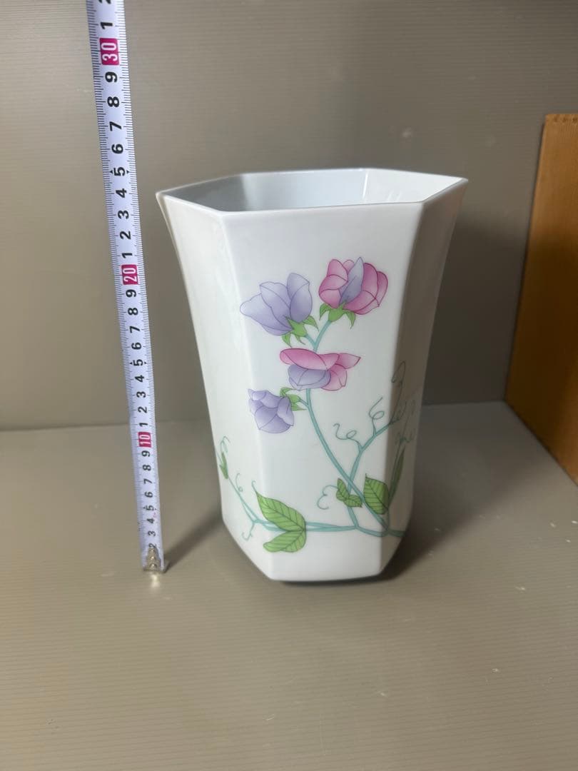 2564  香蘭社　薔薇　六角花瓶　未使用