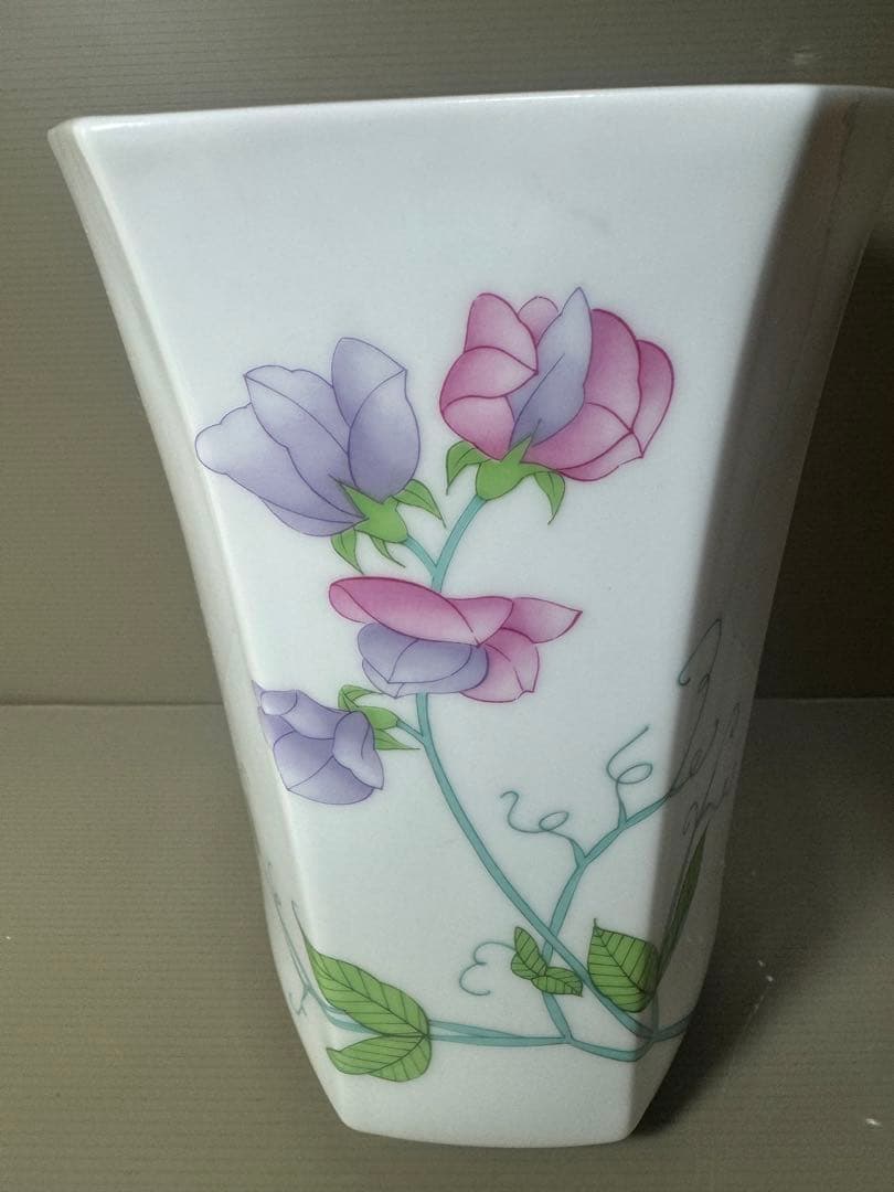 2564  香蘭社　薔薇　六角花瓶　未使用