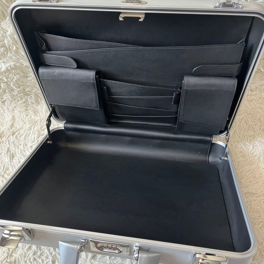 未使用品✨ゼロハリバートン　アタッシュケース　シルバー　アルミ　ブリーフケース