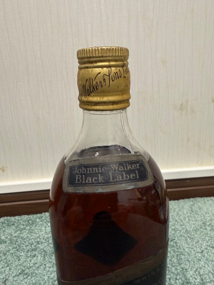 ひ*Q様 レア！未開封品 琉球政府 通関済印付き ジョニ黒 白紋章 金キャップ