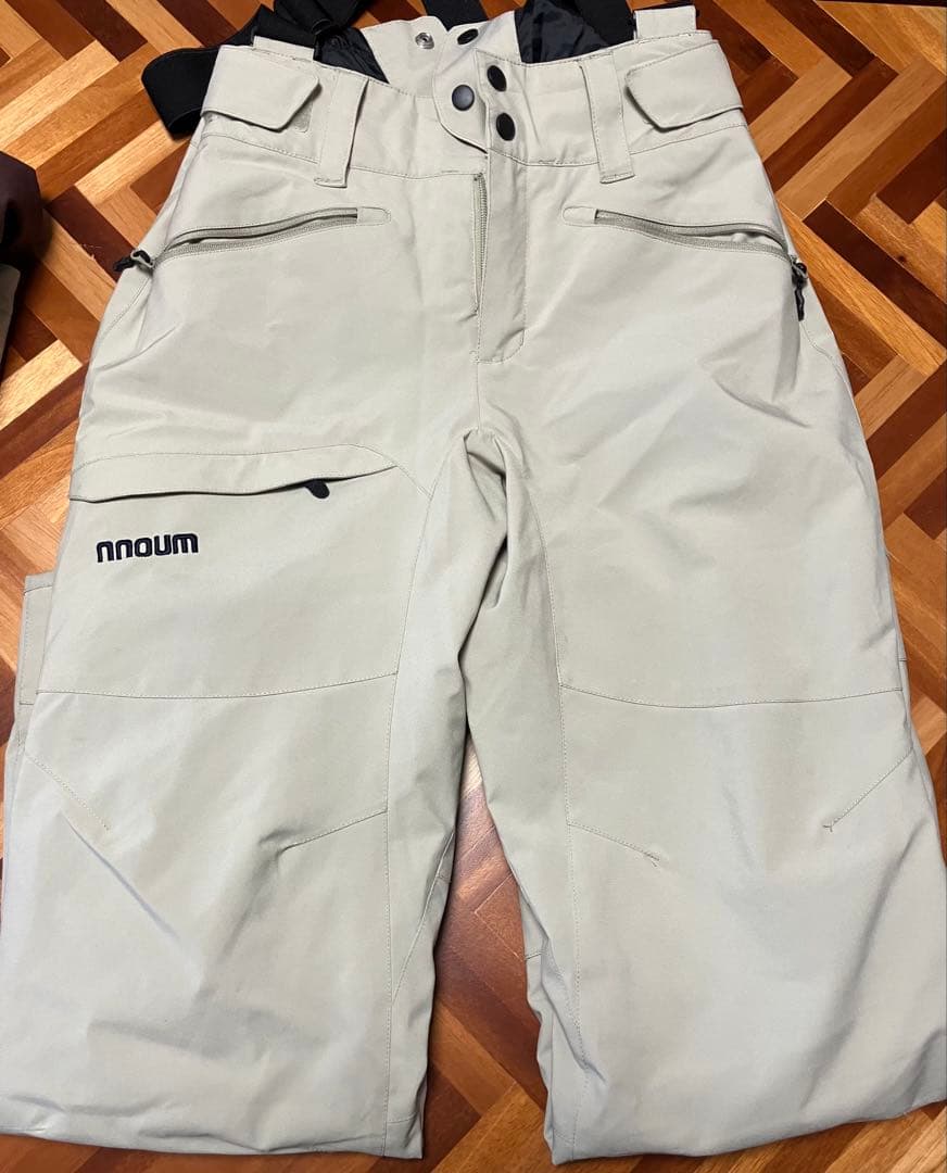 【最終値下】NNOUM スキー、スノーボードウェア(上下セット)