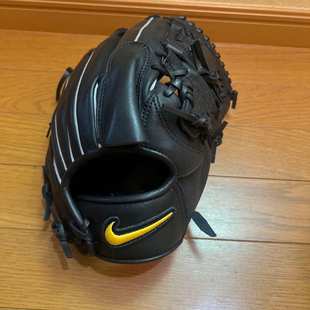 一般軟式用投手用グローブ