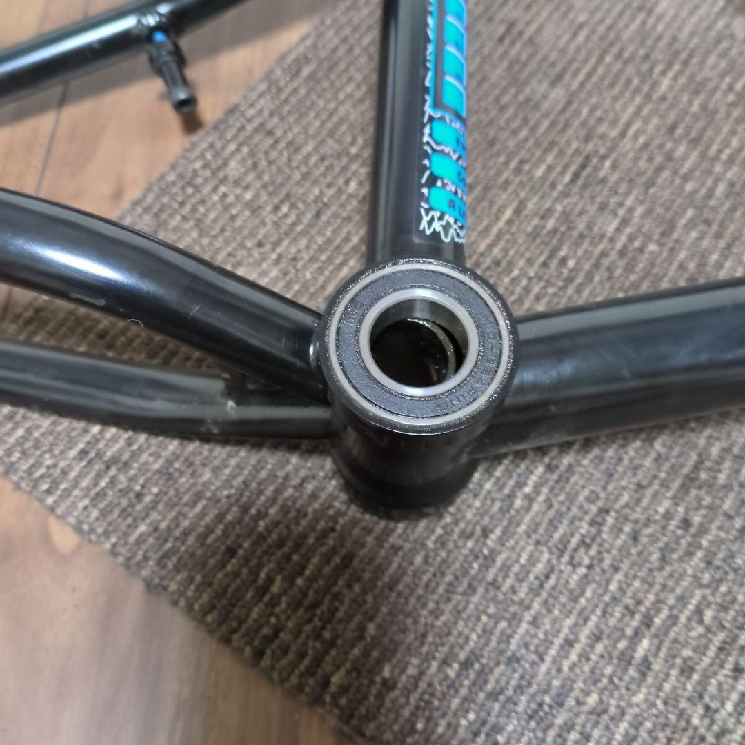 KINKBMX ウィリアムズフレーム黒色　22ミリBB付き