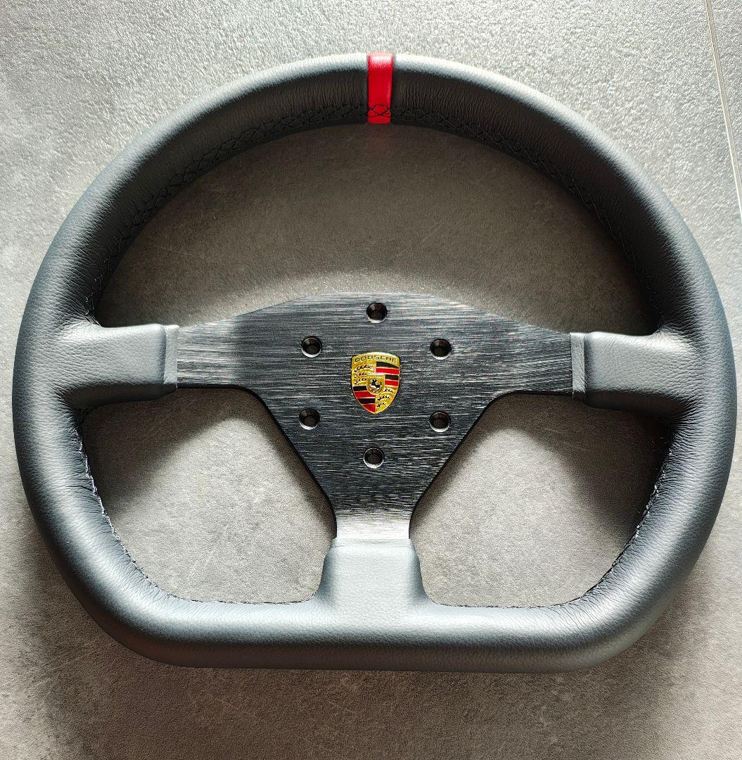 ポルシェクレスト付き ステアリング とスパルコホーンリング