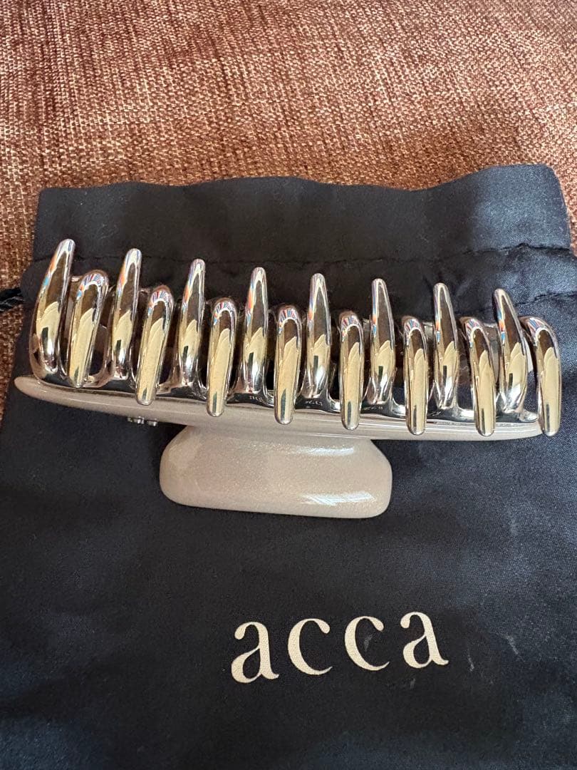acca ベージュ ヘアクリップ大