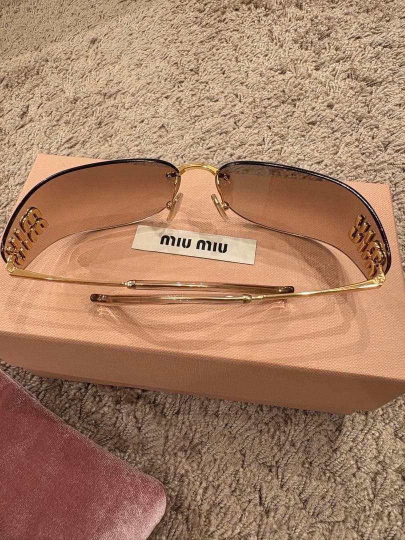 出品終了します。美品！！MIU MIU ゴールドフレーム サングラス