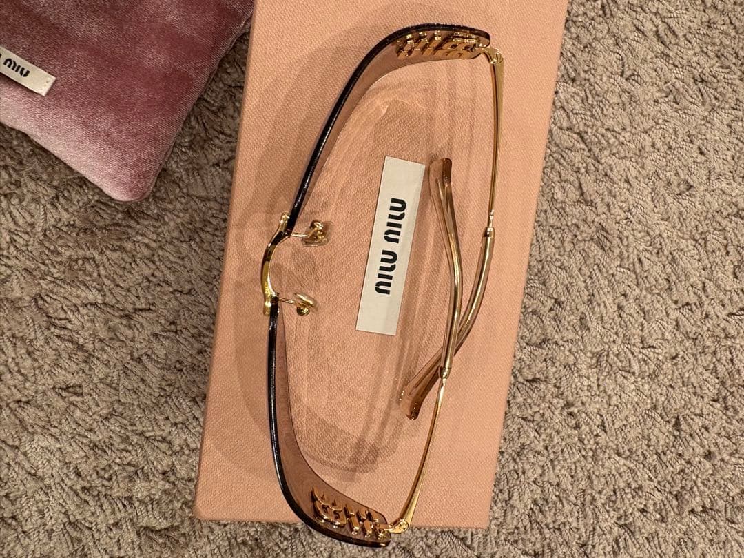出品終了します。美品！！MIU MIU ゴールドフレーム サングラス