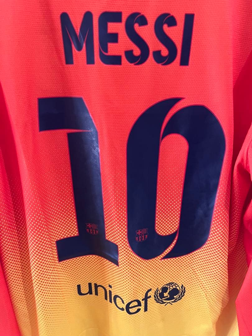サッカー　NIKE バルセロナ メッシ 　ユニフォーム　未使用、タグ付き　長袖