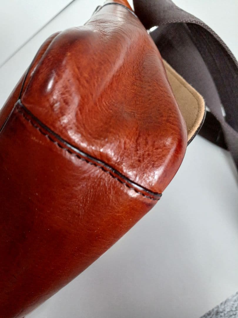 美品 ココマイスターマットーネマルチショルダーバッグ　ブラウン