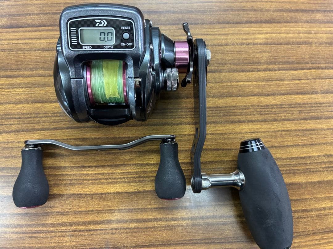 値引きダイワ　紅牙ICS103 右ハンドル　ゴメクサスカスタムハンドル付き